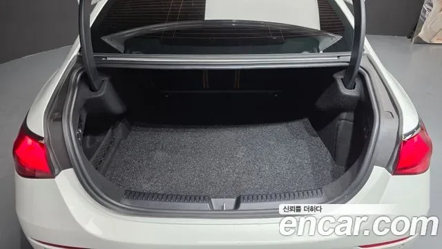 Mercedes-Benz E-Class E200, миниатюра 14