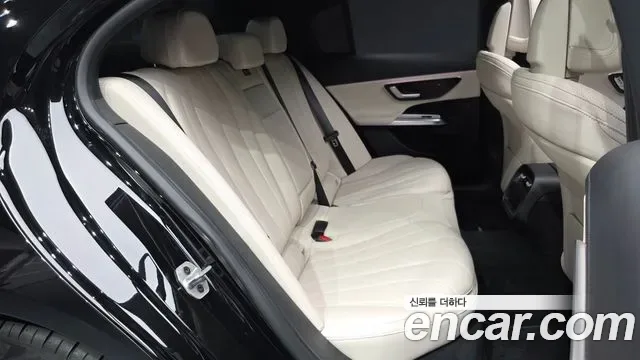 Mercedes-Benz E-Class E200 AMG Line, миниатюра 27