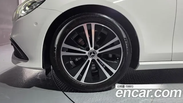 Mercedes-Benz E-Class E250, миниатюра 5