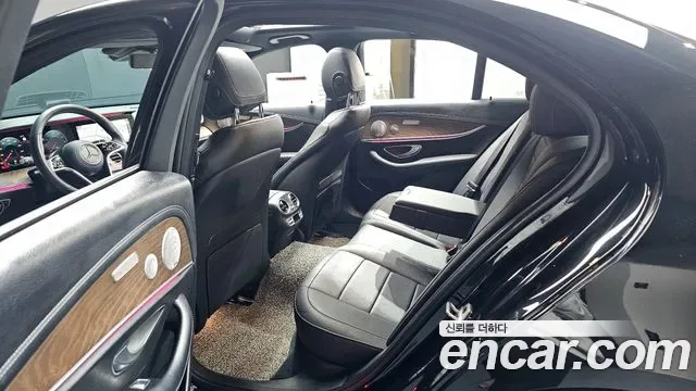 Mercedes-Benz E-Class E300e 4MATIC, миниатюра 3