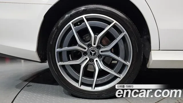 Mercedes-Benz E-Class E220d 4MATIC AMG Line, миниатюра 18