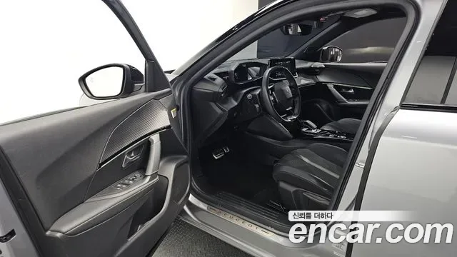 Peugeot E-2008 EV GT, миниатюра 8