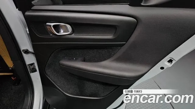 Volvo XC40 T4, миниатюра 11