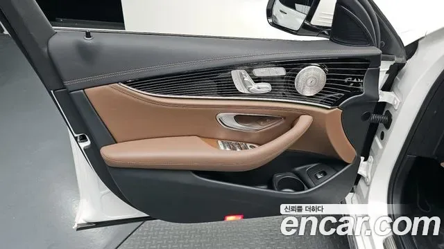 Mercedes-Benz E-Class E450 4MATIC, миниатюра 3