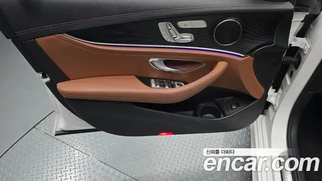 Mercedes-Benz E-Class E220d 4MATIC AMG Line, миниатюра 3